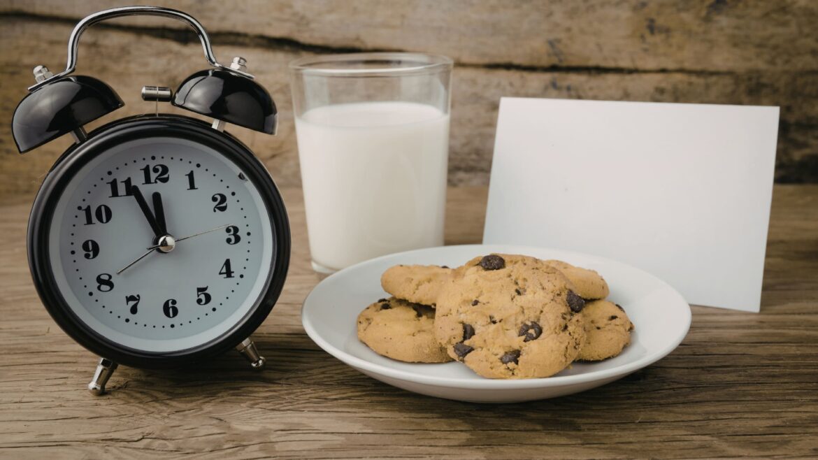 PMS Snack Timing That Prevents Evening Mood Dips